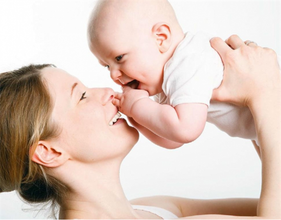 五个月宝宝的大动作发育全攻略：你不可错过的成长指南
